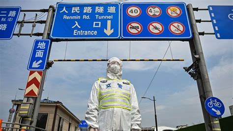 how many cities in china are in lockdown